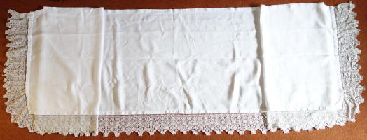 9267 Linen Altar Cloth Antique Maltese Lace